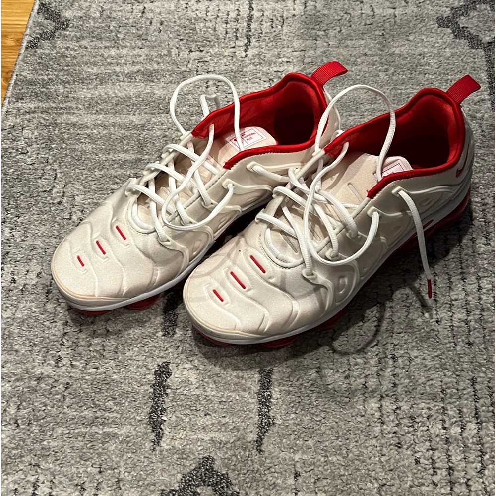 In great condition, just some slightly discoloration (white)